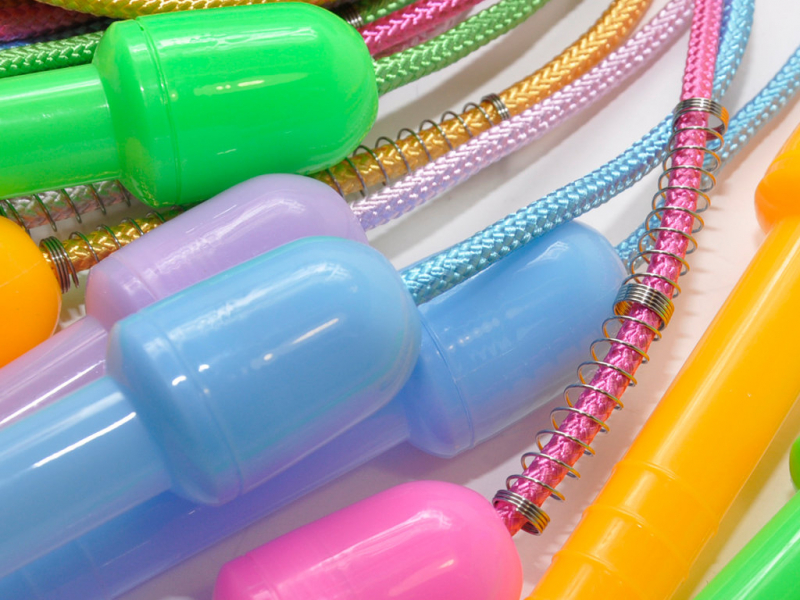 Скакалка верёвочная с пружинкой. Длина 220 см. Продажа только упаковкой. В упаковке 10 шт. 2016