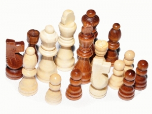 Фигуры шахматные (лакированные, деревянные) 3.0