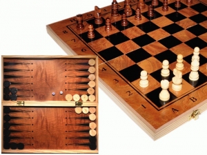 Игра "3 в 1". Материал дерево. В комплекте игры нарды, шахматы, шашки. Размер доски в разложенном виде 23.5 см х23, 5 см. S2414