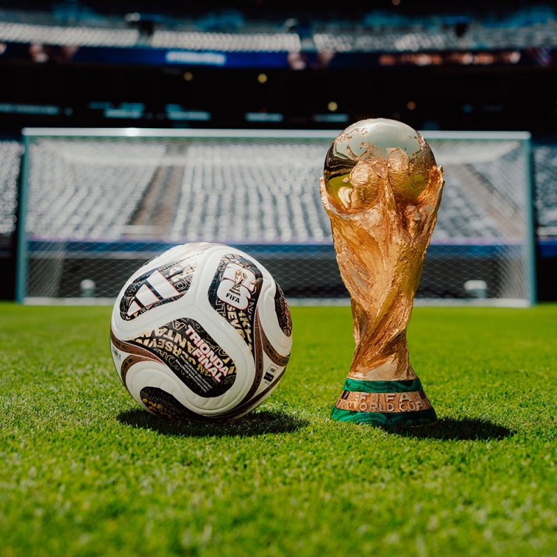 Мяч футб. ADIDAS WC26 Trionda Final PRO, JY8928, размер 5, FIFA PRO, 4пан, ПУ, термосш, бел-черн-золотист