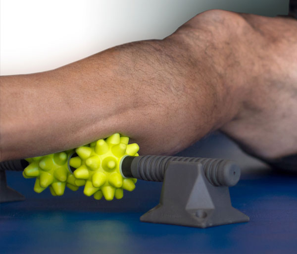 Массажер с рукоятками RUMBLEROLLER Beastie Bar стандартный, белый