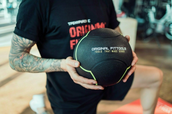 Мяч тренировочный черный 8 кг Original FitTools FT-UBMB-8
