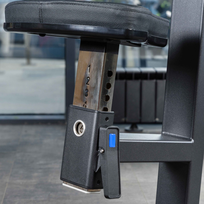 Разведение рук сидя (задние дельты, спина) A618 DHZ Fitness