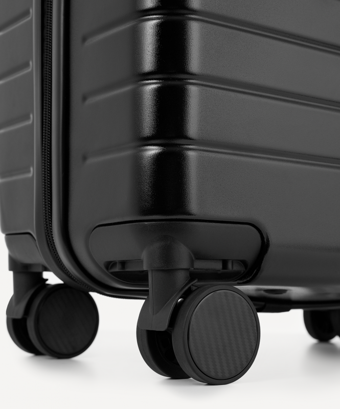 Чемодан для ручной клади JÖGEL ESSENTIAL Carry on Spinner, черный ЦБ-00004830