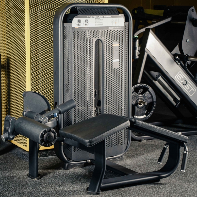 Сгибание ног лежа. Стек E7001JZ 135 кг DHZ Fitness