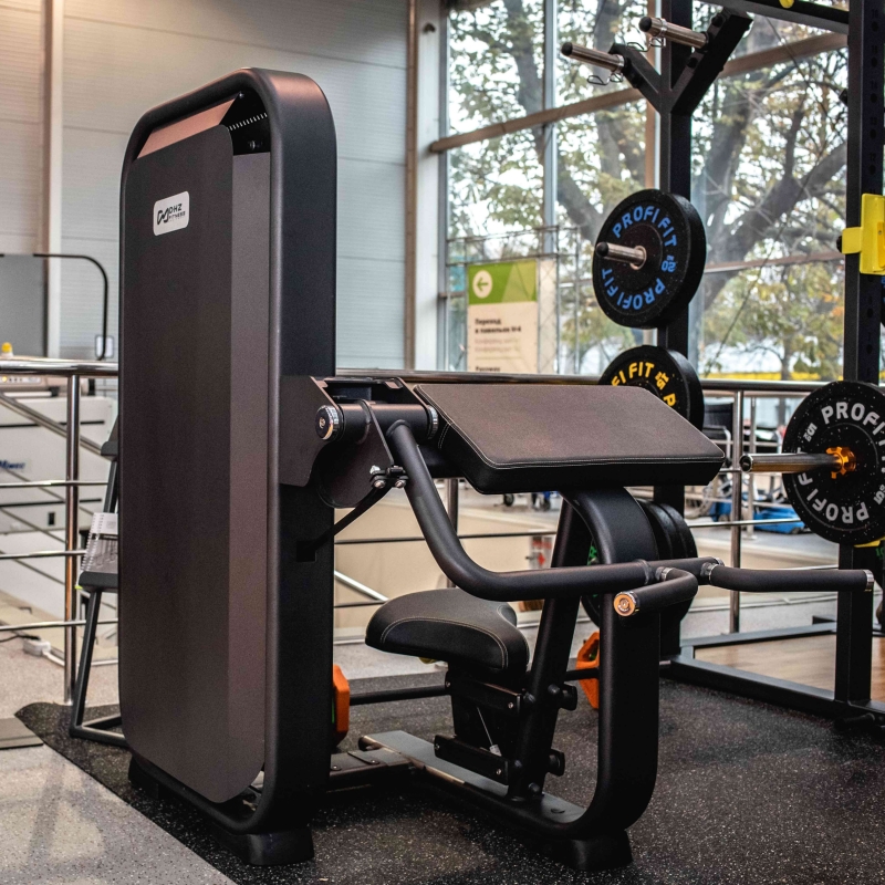 Бицепс-машина сидя. Стек E7030 80 кг DHZ Fitness