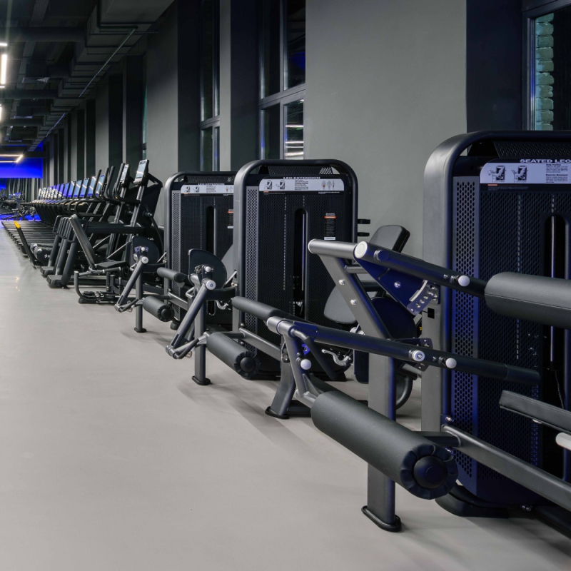 Разгибание ног сидя. Стек E7002 110 кг DHZ Fitness