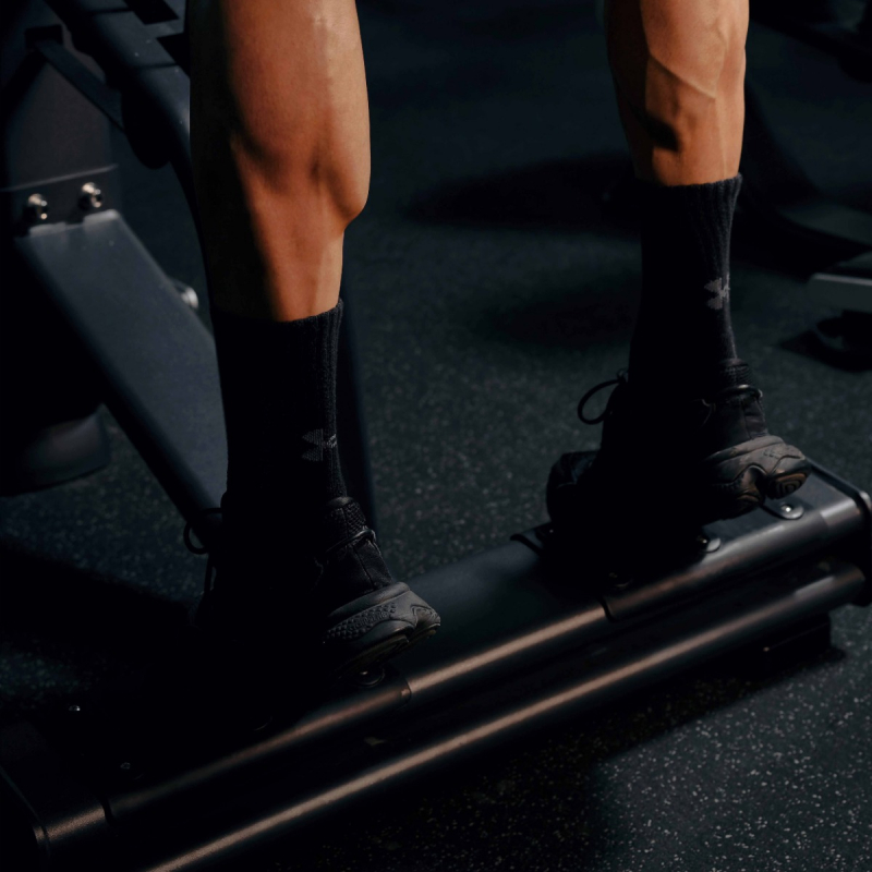 Голень стоя. Стек E7010 80 кг DHZ Fitness