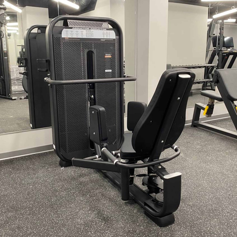 Сведение/Разведение ног сидя. Стек E7021JZ 135 кг DHZ Fitness