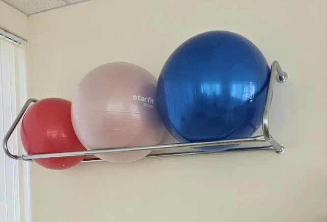 Подвесная консоль для фитболов