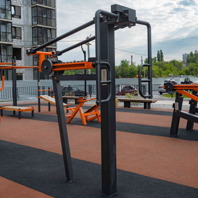 Уличный тренажер Сведение рук стоя с переменной нагрузкой ZAVODSPORTA P-1802