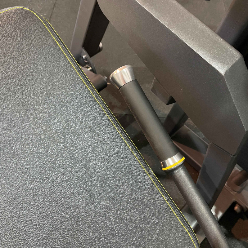 Разгибание ног сидя. Стек A2002 100 кг TANGEN