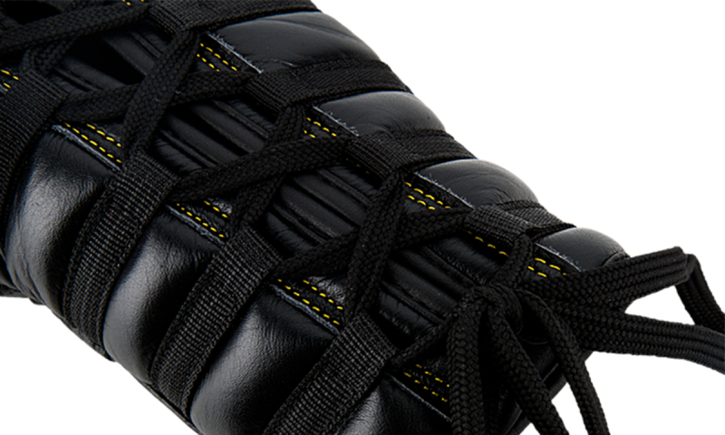 Премиальные тренировочные перчатки на шнуровке UFC черные - 14 Oz UHK-75045