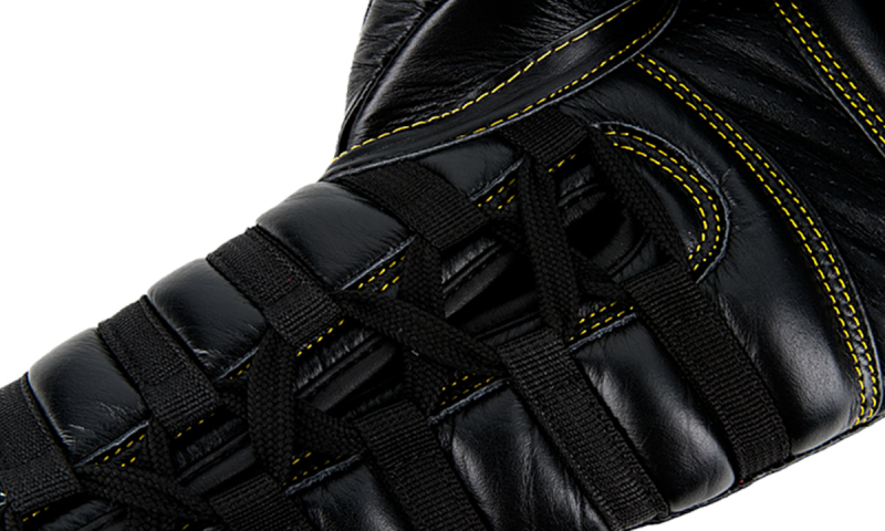 Премиальные тренировочные перчатки на шнуровке UFC черные - 18 Oz UHK-75047