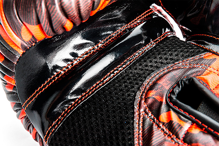 Перчатки для бокса UFC PRO CAMO INFRARED - S/M UHK-75349