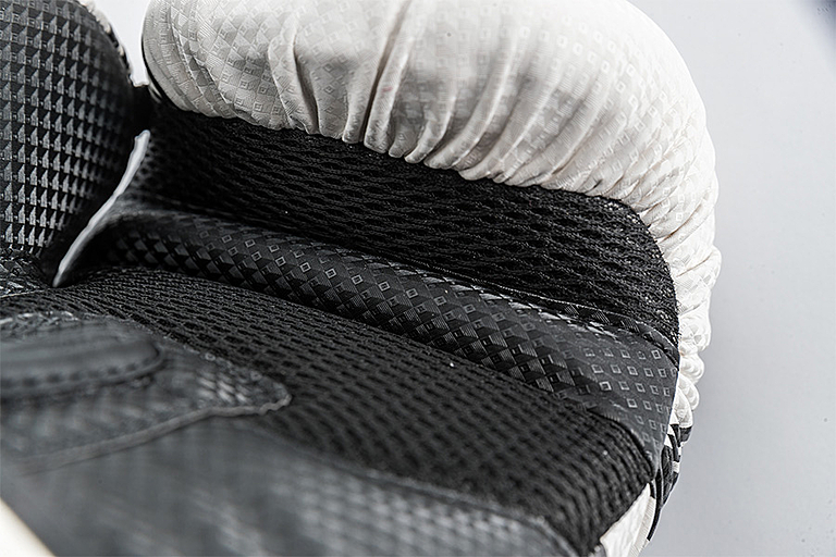 UFC PRO Performance Rush 14 Oz - белые UPR-75481