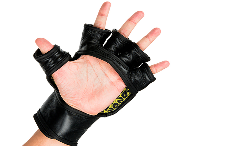 Премиальные MMA тренировочные перчатки UFC  6 унций чёрные S/M UHK-75058