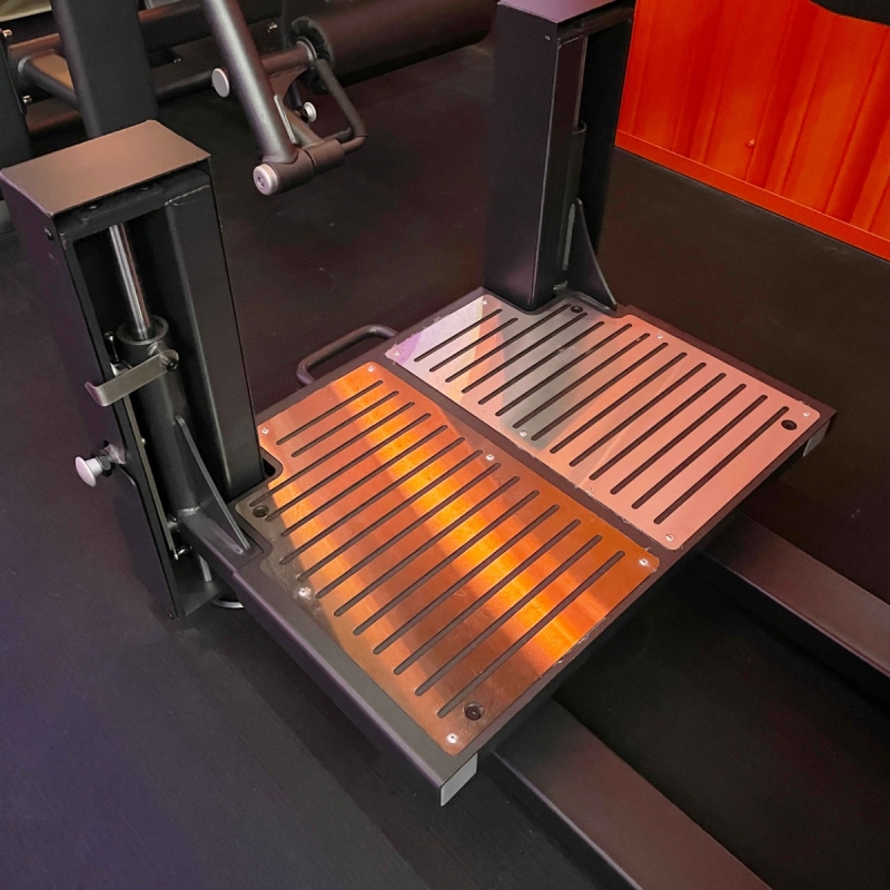 Отведение/приведение ног стоя. Махи ногами. Стек U3011C 94 кг DHZ Fitness