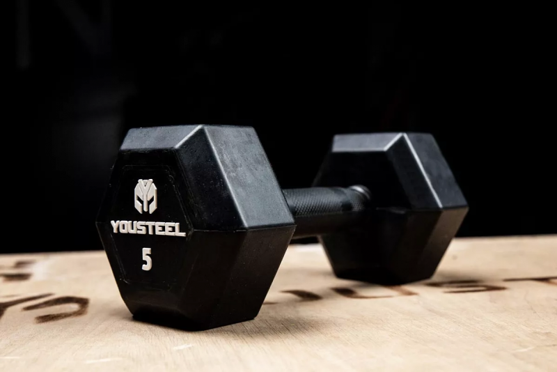 Гантель с обрезиненной ручкой 10 кг гексагональная YOUSTEEL